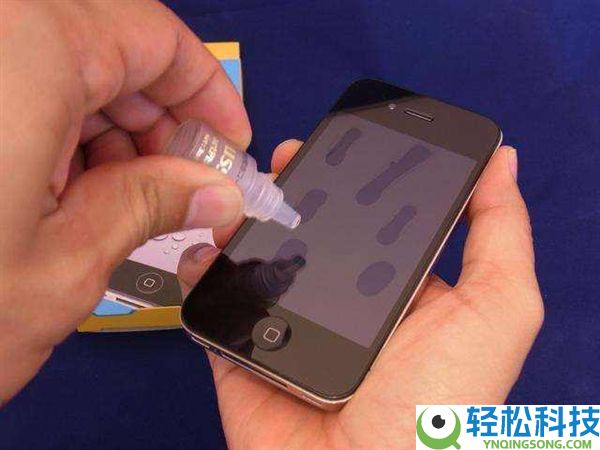 揭秘什么手机膜用久了 点几下就脏