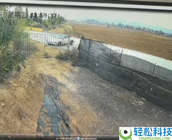 电动车侧滑进沟 不到1分钟烧穿乘员舱,路人砸窗连救出3人