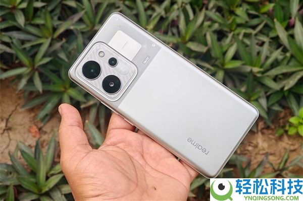 全球首款千元档万级电池手机来了,真我Power入网：裁减充电宝