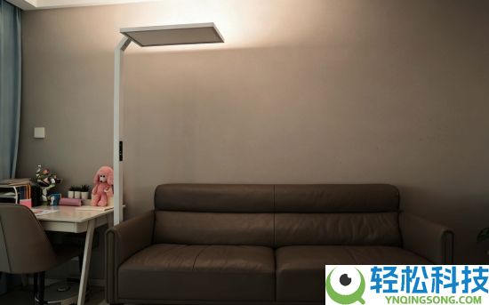 京瓷护眼落地灯评测：以科技之光,照亮青少年生长之路