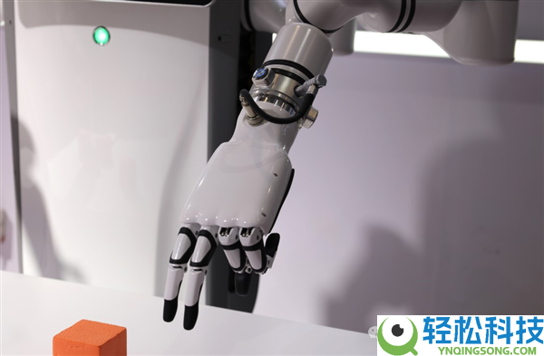 新款抱负L9最高卖56万 李想：这是具身智能机械人