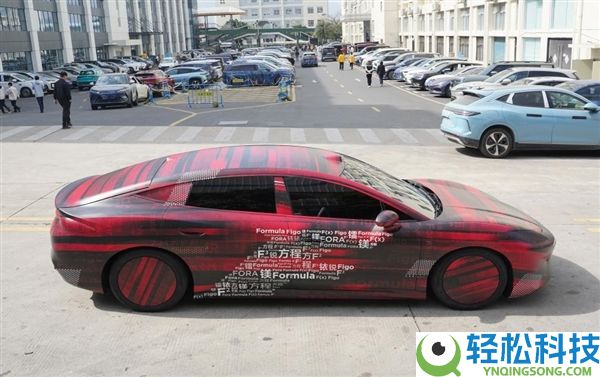 方程豹首款轿车谍照暴光,车长超5米 车身贴纸流露命名玄机