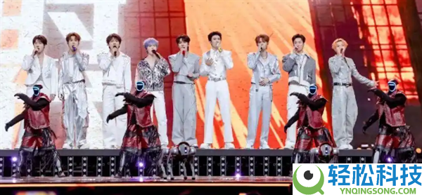 宇树机械人台上热舞 台下舞王四脸看懵 黄渤白敬亭被赶上架赛博斗舞