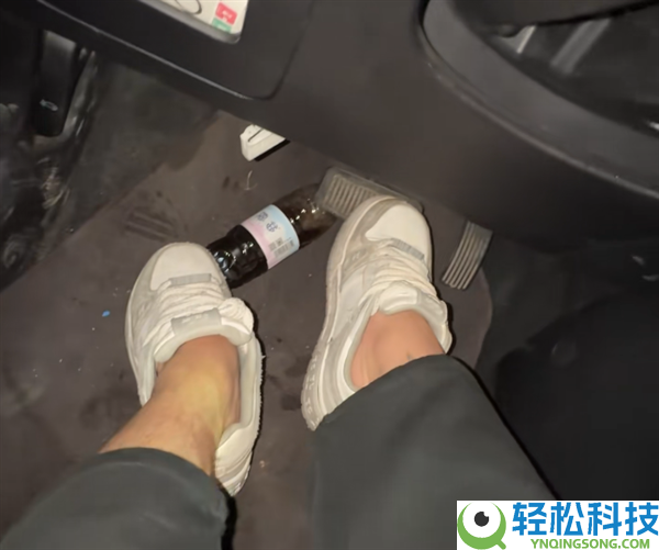 春运开车水瓶别放车门槽,男人亲历水瓶卡住刹车险酿车祸