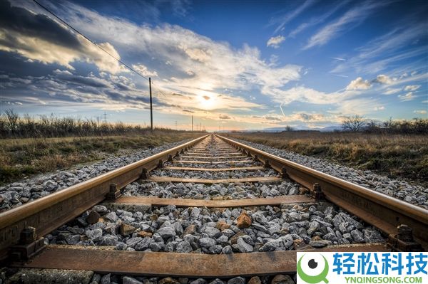 350时速穿秦岭 西康高铁全线铺轨完成 从3小时缩至1小时内