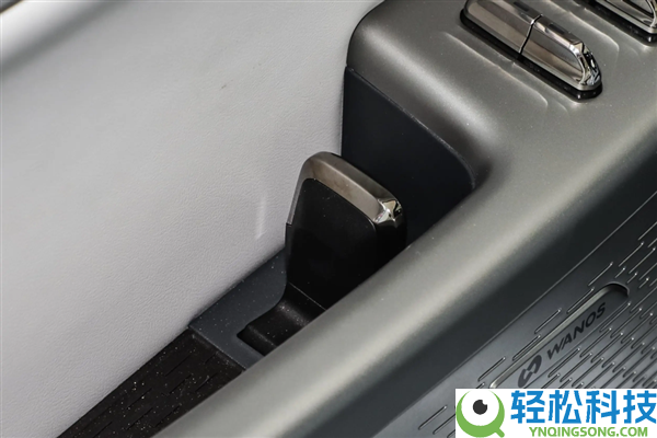 着火了乘客不会开门 怪车企乱学特斯拉吗