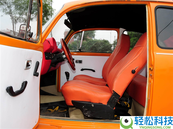 着火了乘客不会开门 怪车企乱学特斯拉吗