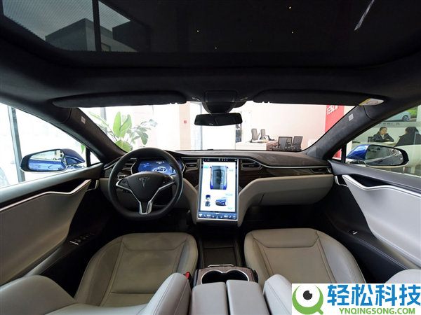 着火了乘客不会开门 怪车企乱学特斯拉吗