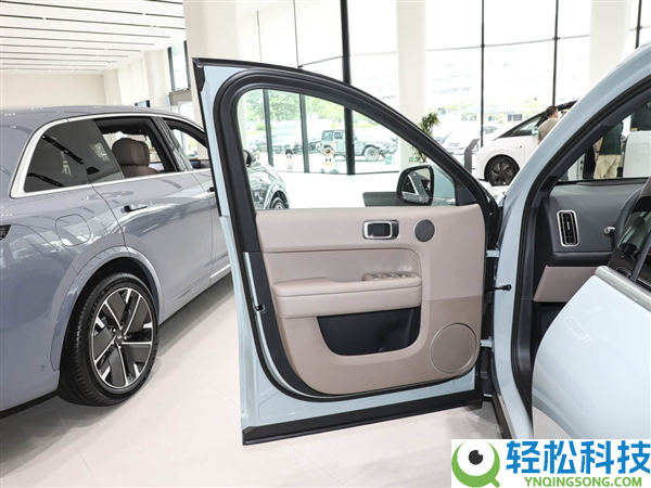 着火了乘客不会开门 怪车企乱学特斯拉吗