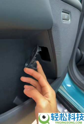 着火了乘客不会开门 怪车企乱学特斯拉吗