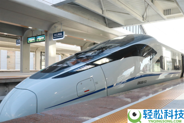 带娃买高铁票不连座引耽忧,12306回应：购票优先分配连座 可实验和谐换座