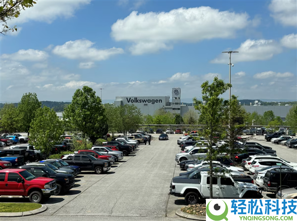 群众与美国汽车工会达成里程碑式协定：全员涨薪20% 6550美元奖金立刻到账