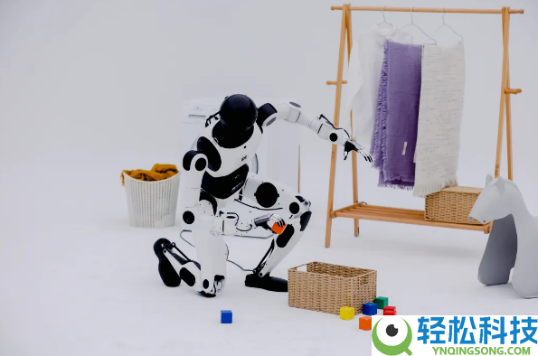 北京人形机械人创新中间发布具身天工3.0:支撑各类外设工具天真接入