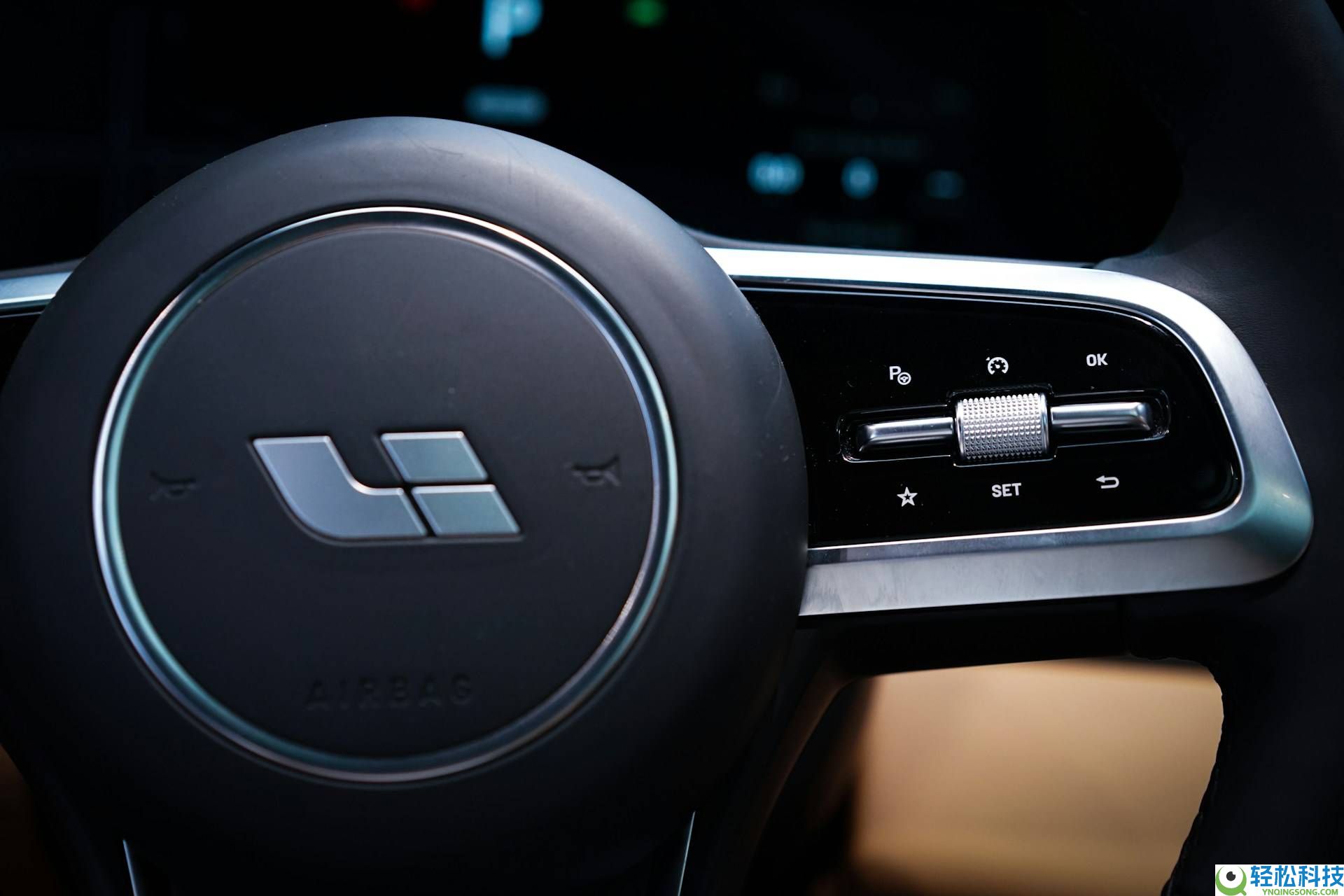 抱负L9 Livis版发布：具身智能加持,可否引领高端家庭出行新风潮？