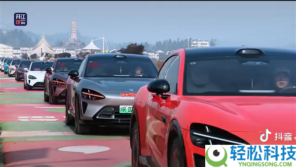 386辆小米婚车队刷屏,雷军直播间流露：新郎很希奇 集齐SU7/YU7/Ultra