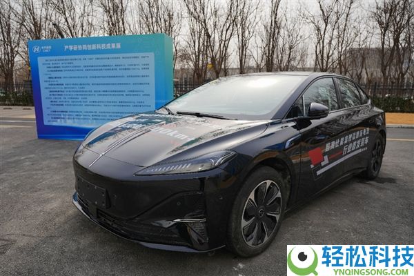 续航破千千米媲美固态,行业首个超高比能富锂锰固液电池装车