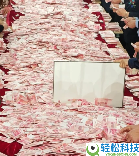 河南一公司年会变大型数钱现场,员工领钱数了近10万:手都抽筋了
