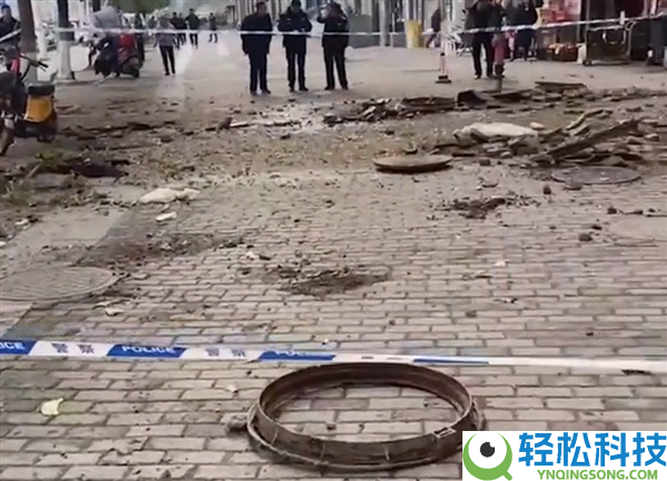 相似的事每年都发作 男孩屡次向车内扔烟花致3辆车受损：消防提示