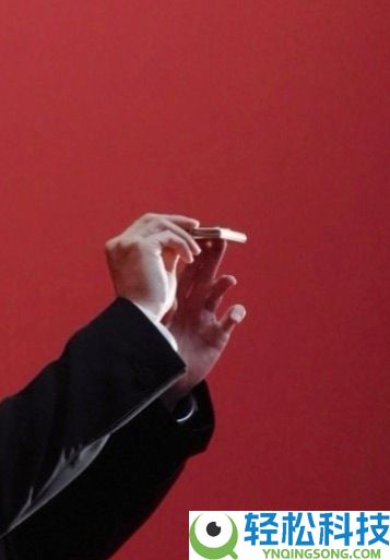 谢霆锋手持光荣Magic V6现身,史上电池最大的折叠屏旗舰来了