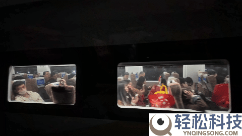 两列复兴号行驶中偶遇：网友看哭了