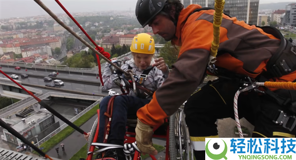 一台聋哑人用的电话 怎样酿成了全球上网的起点？