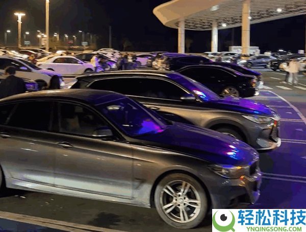 高速公路收费前 全国车主一致操纵：趴窝效劳区 干等24点