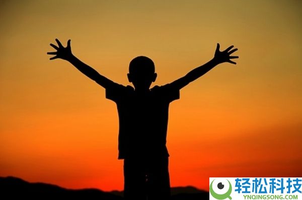 姑姑回家过年：小辈把戏百出要压岁钱