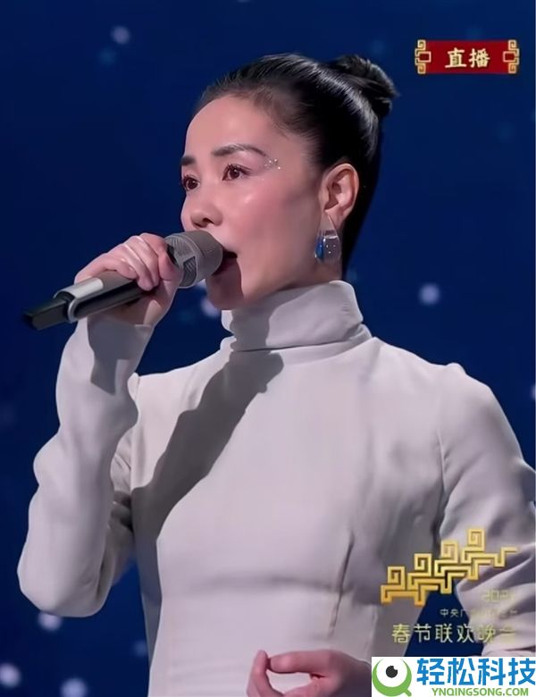 六登春晚,王菲耳环火了：官网火速更名为王菲同款