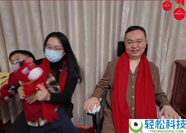 蔡磊一家三口发贺年视频 网友：看着形态有好转 盼望事业发作