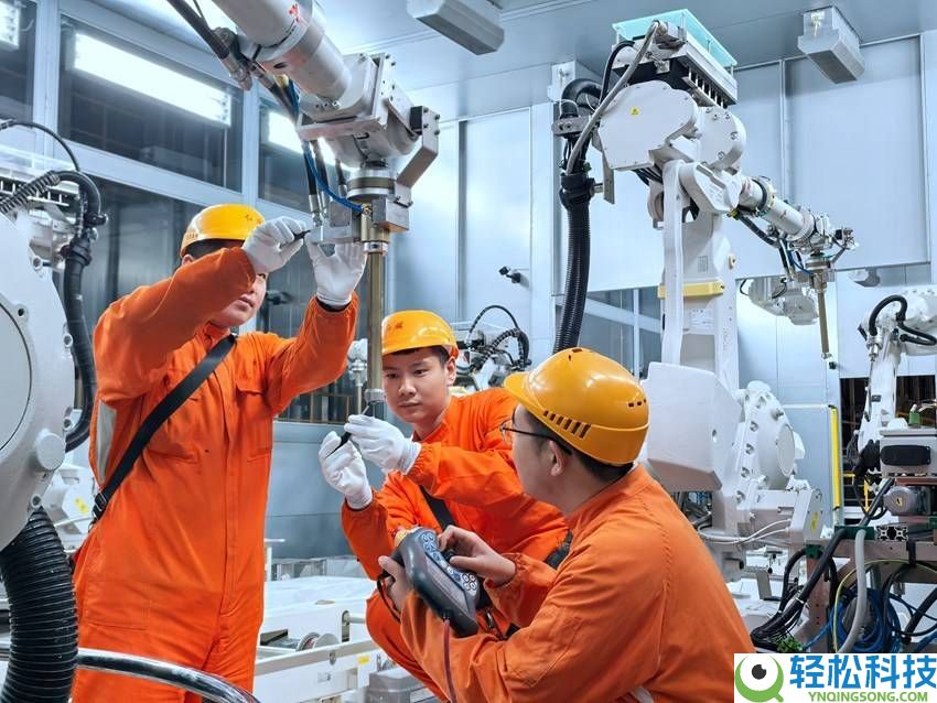 春节假期“不打烊” 95后劳模带队智修护航红旗产线