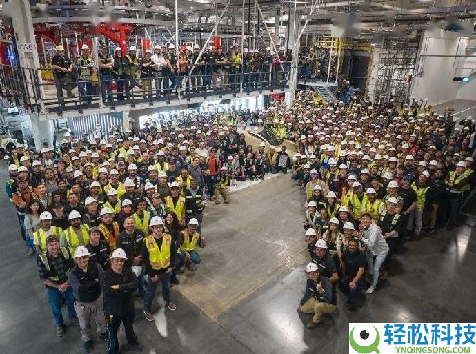 特斯拉Cybercab量产首台下线 得州工场开启无方向盘主动驾驶新篇章