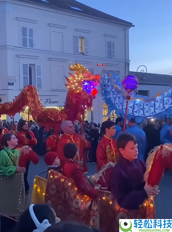 舞龙舞狮年味实足,法国万人村落一连10年自费过春节