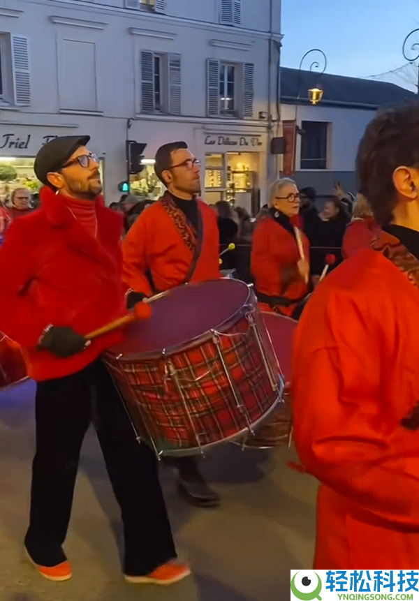 舞龙舞狮年味实足,法国万人村落一连10年自费过春节