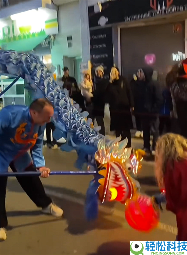 舞龙舞狮年味实足,法国万人村落一连10年自费过春节