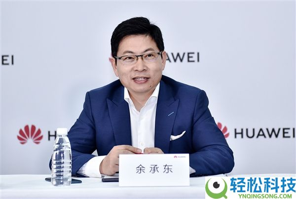 网友晒余承东春节回安徽老家视频：座驾又换了 气场更强,