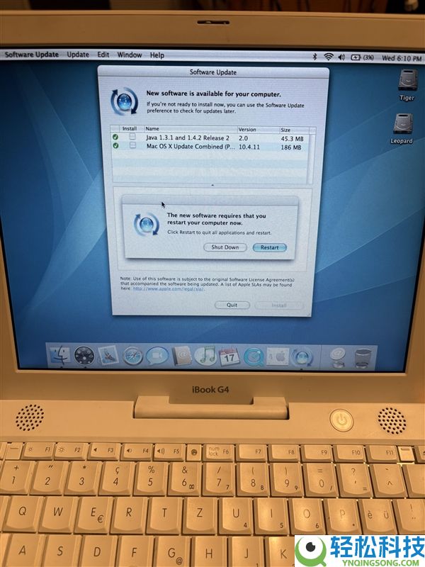 21岁的老苹果条记本开机连上Wi-Fi 居然还能收到系统更新,网友：画面美到想舔