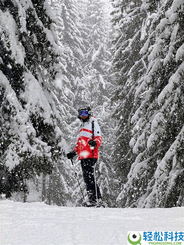 雷军晒春节滑雪照引热议,网友：摄影师是高手中的高手