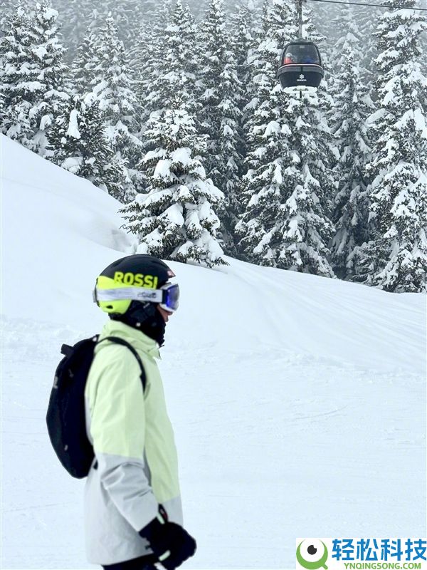 雷军晒春节滑雪照引热议,网友：摄影师是高手中的高手