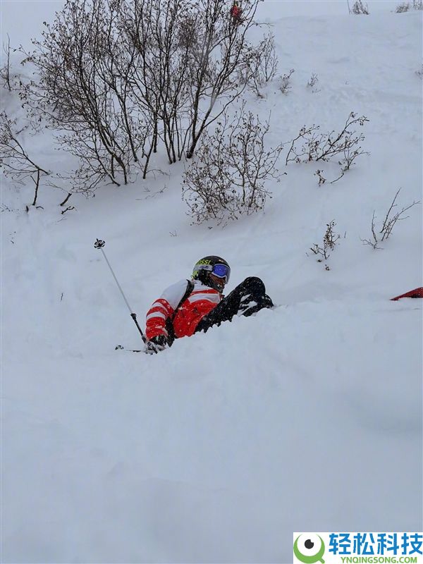雷军晒春节滑雪照引热议,网友：摄影师是高手中的高手