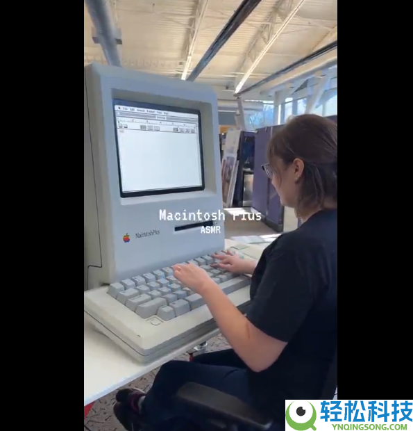 1986年的苹果巨无霸Mac电脑表态:女孩打字演示 这键盘太狂了