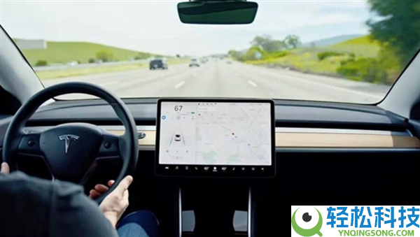 对标飞机双引擎,特斯拉AI4双芯片可完成独立供电与通讯