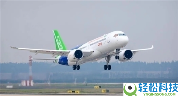 对标飞机双引擎,特斯拉AI4双芯片可完成独立供电与通讯