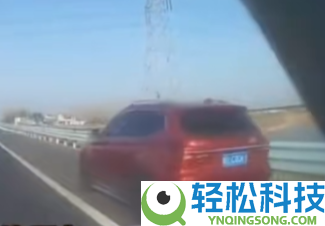 高速上一小车没法降档、刹车 车速锁定在80km/h,交警告急救济