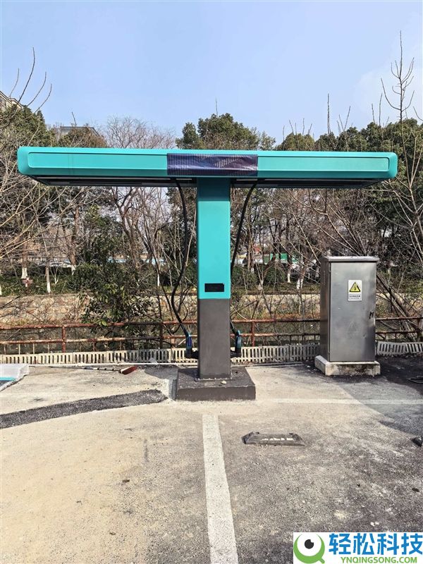 线从天上来 比亚迪大范围装置兆瓦闪充桩：辨识度独一档