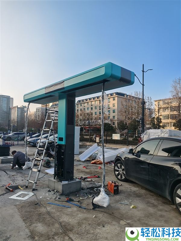 线从天上来 比亚迪大范围装置兆瓦闪充桩：辨识度独一档