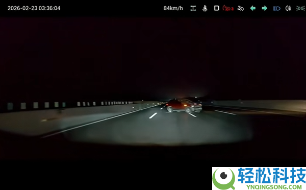 深夜高速上横着一辆车 天神之眼告急避险,比亚迪又救了车主一命
