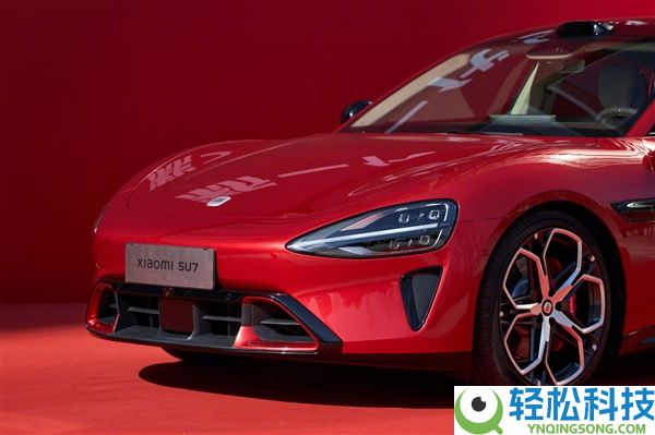 新一代小米SU7全新配色赤霞红初次揭幕 网友：跑婚车绝配