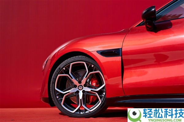 新一代小米SU7全新配色赤霞红初次揭幕 网友：跑婚车绝配