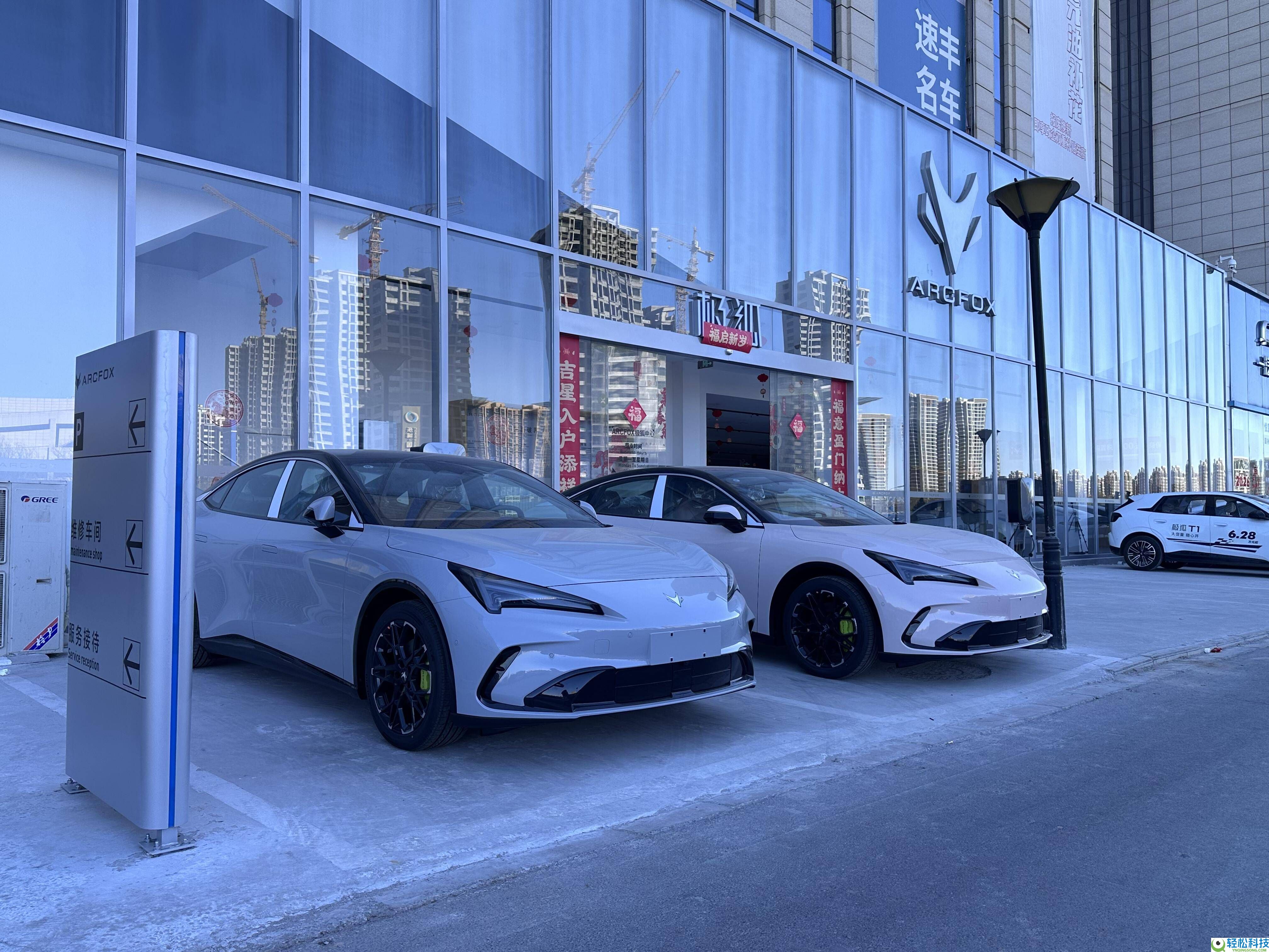 26款极狐阿尔法S5实车到店,增程纯电双动力,零重力座椅+超强马力来袭