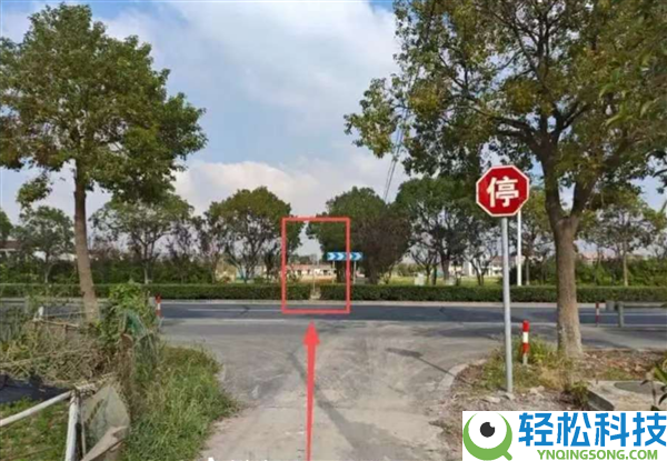 行人横穿马路被撞亡家眷索赔150万 上海法院判了：司机等无责